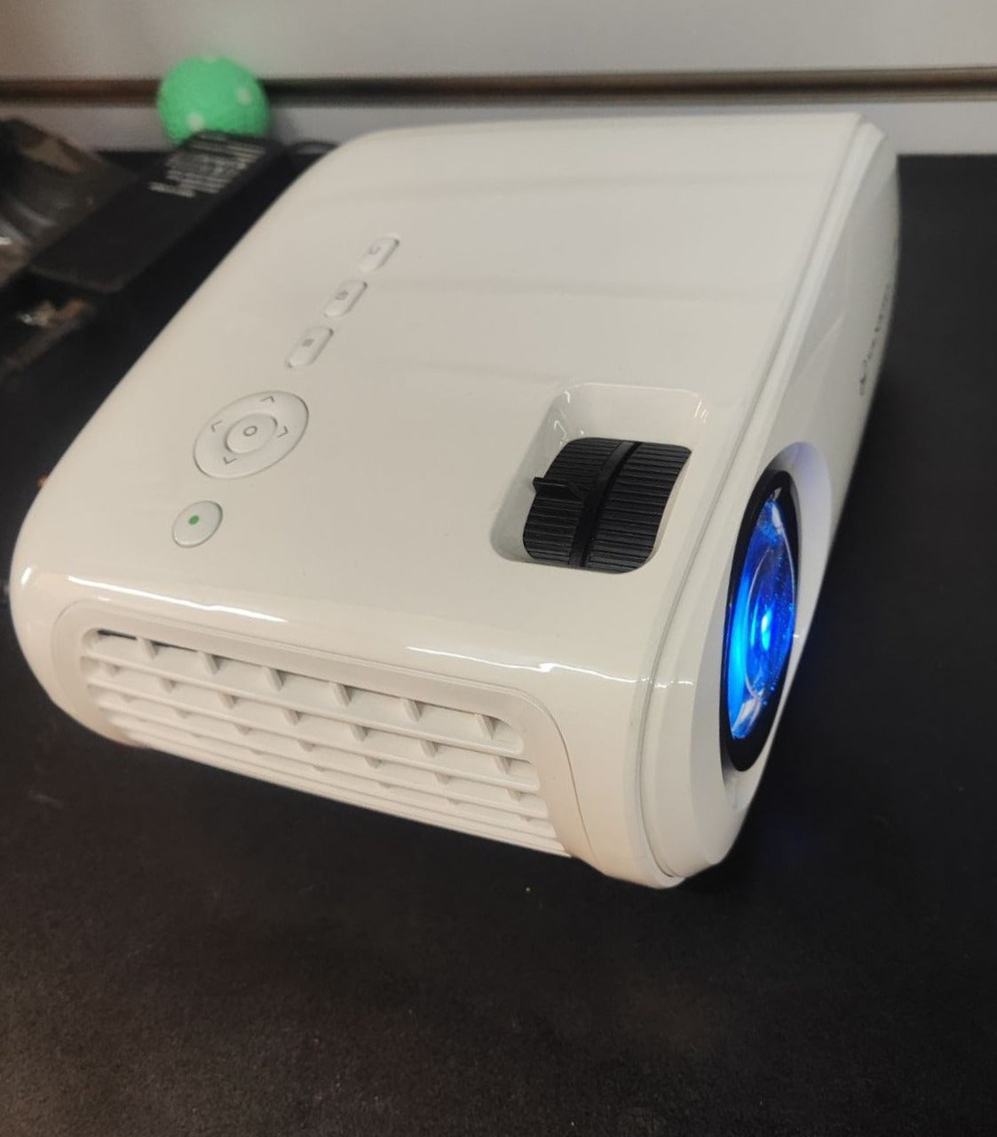 Proyector VANKYO Cinemango 100 Pro WiFi con pantalla