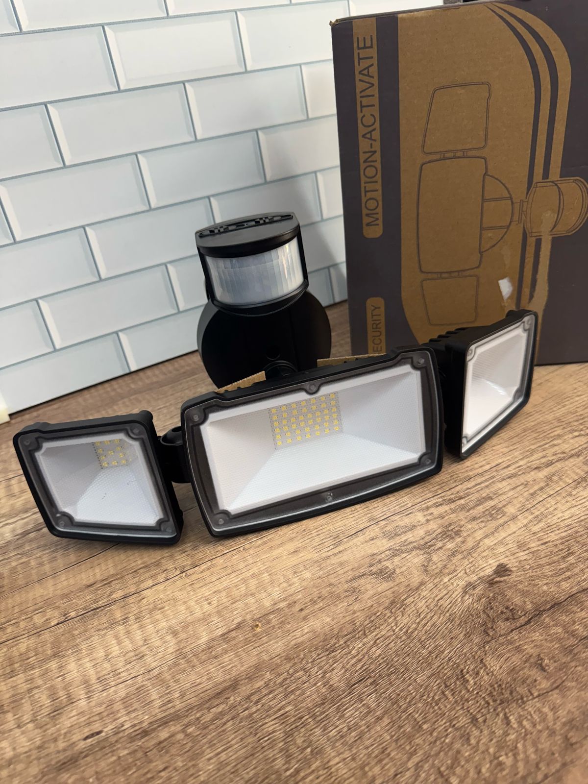 USTELLAR Luces de seguridad con sensor de movimiento enchufables de 55...