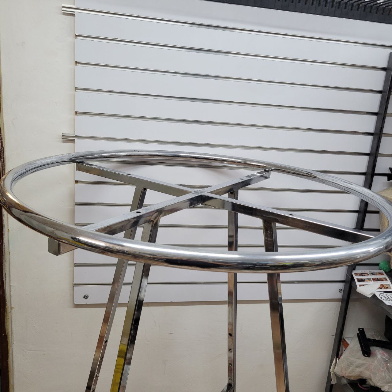 Rack redondo de ropa altura ajustable entre 123 cm a 177 cm de altura