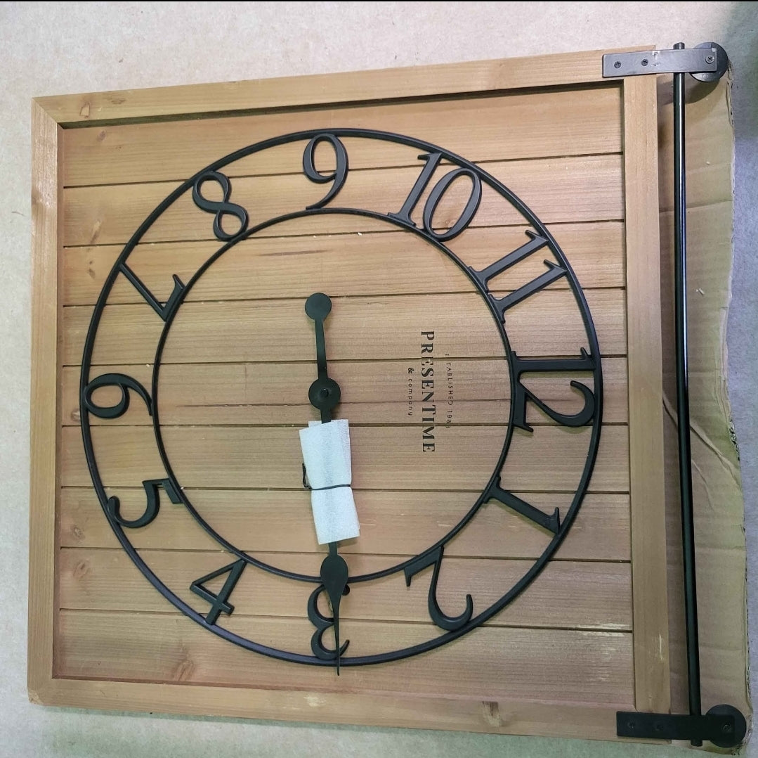 Presentime & Co Farmhouse - Reloj de puerta de granero, estilo Shiplap...