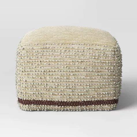 Puf cuadrado Branchville color crema bouclé - Threshold™: es...