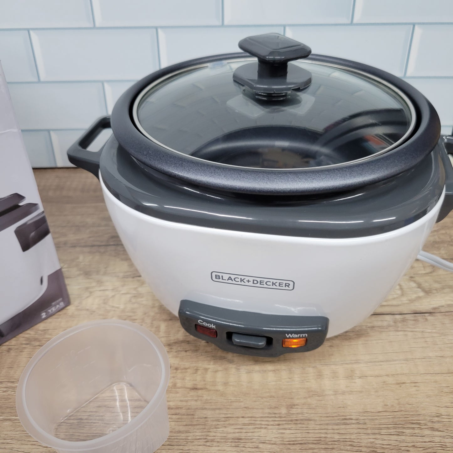 Arrocera BLACK+DECKER - Olla arrocera de 6 tazas, RC506, 3 tazas de arroz crudo...
