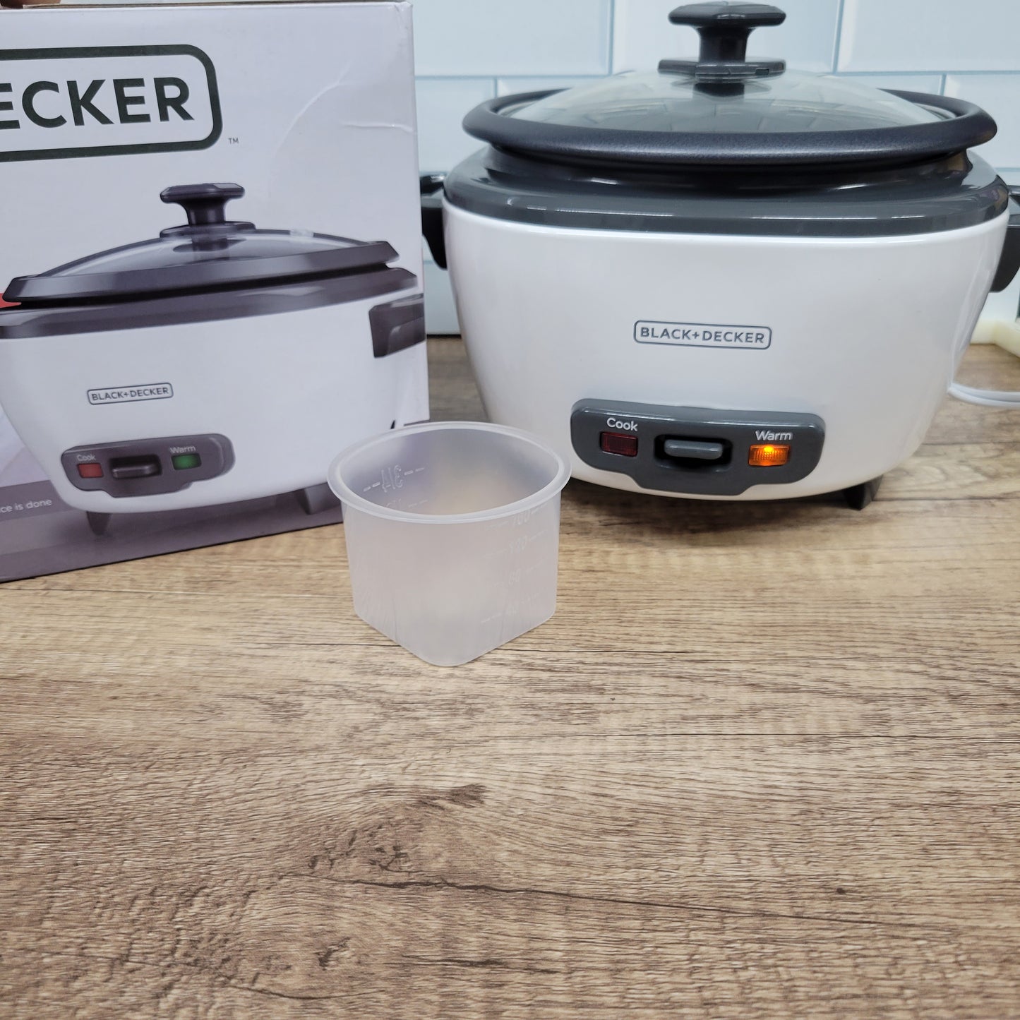 Arrocera BLACK+DECKER - Olla arrocera de 6 tazas, RC506, 3 tazas de arroz crudo...