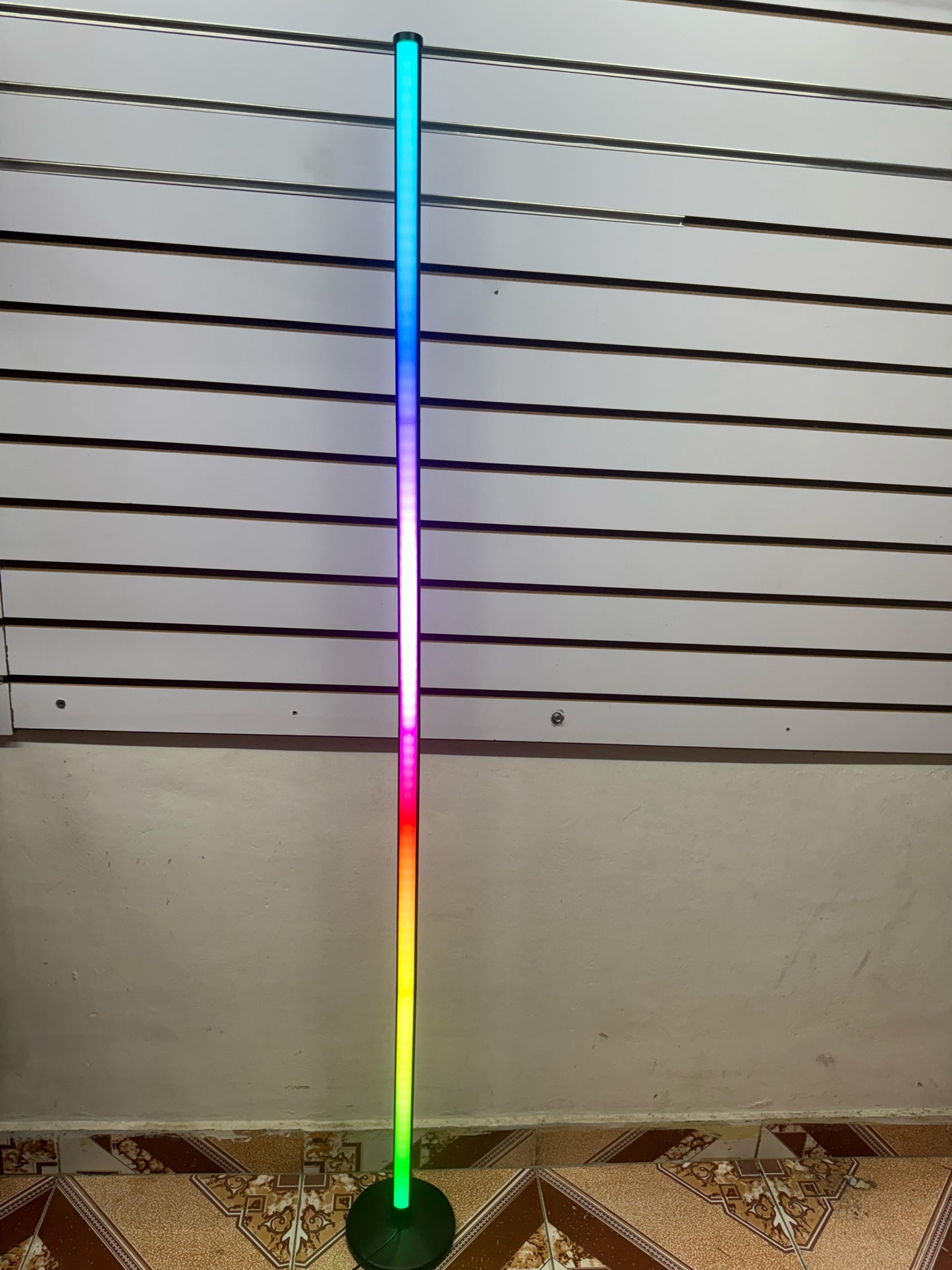 OUTON Lámpara de pie LED inteligente RGB, lámpara de esquina que cambi...