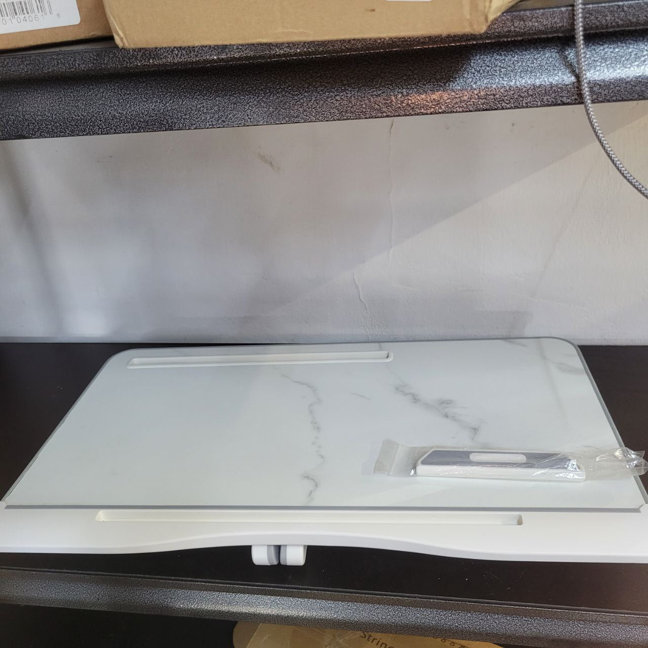 Escritorio para laptop HETTHI