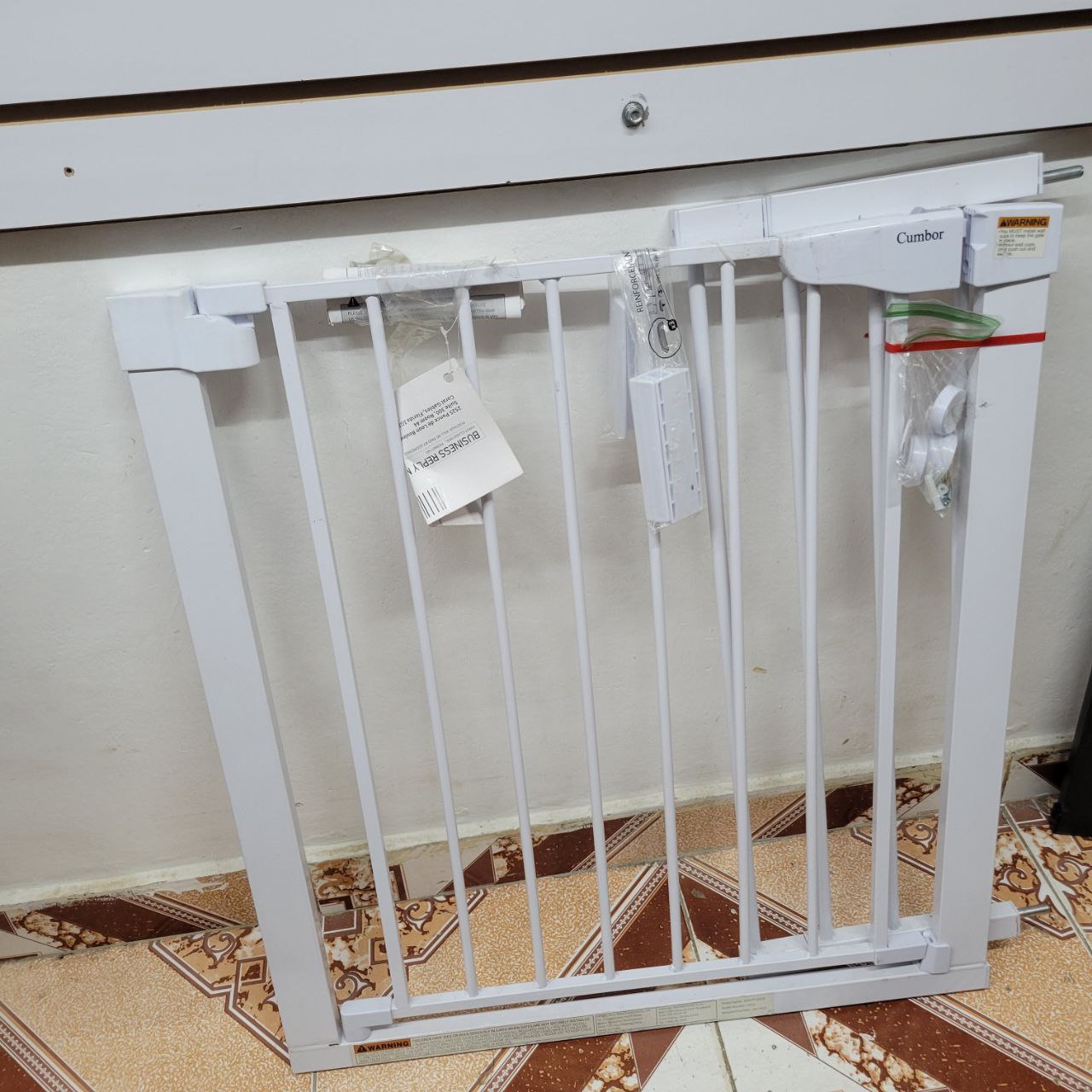 Puerta para escaleras para bebés Cumbor de 29,7 a 43 pulgadas de ancho...